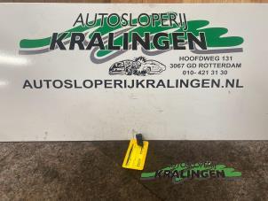 Used Central locking switch Volkswagen CC (358) 2.0 TSI 16V Price € 10,00 Margin scheme offered by Autosloperij Kralingen B.V.