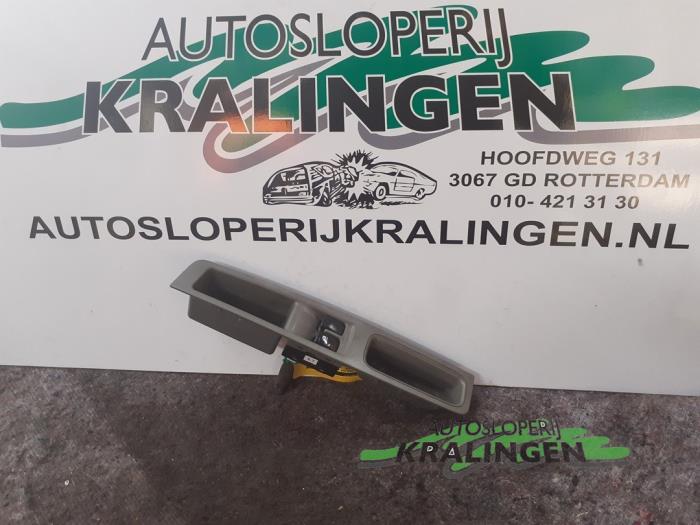 Usados Interruptor de ventanilla eléctrica Chevrolet Nubira (J200) 1.6 16V Precio € 25,00 Norma de margen ofrecido por Autosloperij Kralingen B.V.