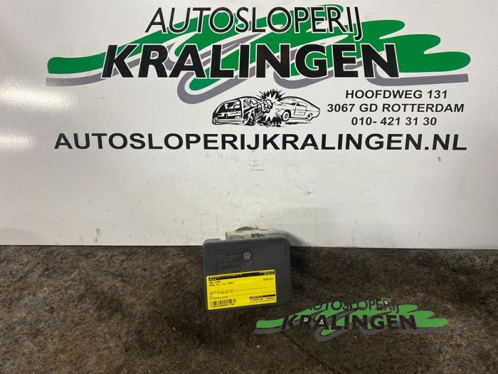 Usagé Bloc ABS Audi A3 Sportback (8PA) 2.0 FSI 16V Prix € 9,98 Règlement à la marge proposé par Autosloperij Kralingen B.V.
