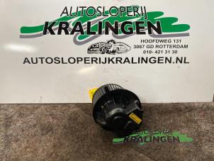 Usados Motor de ventilador de calefactor Volkswagen Golf V (1K1) 1.4 16V Precio € 50,00 Norma de margen ofrecido por Autosloperij Kralingen B.V.