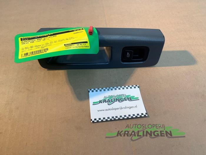 Usados Interruptor de ventanilla eléctrica Volvo V50 (MW) 2.0 D 16V Precio € 25,00 Norma de margen ofrecido por Autosloperij Kralingen B.V.
