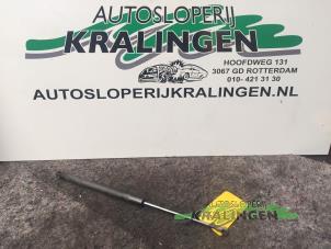Gebrauchte Gasdämpfer rechts hinten Volkswagen Golf V (1K1) 1.4 16V Preis € 20,00 Margenregelung angeboten von Autosloperij Kralingen B.V.