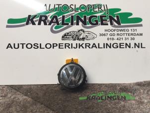 Używane Uchwyt pokrywy bagaznika Volkswagen Golf V (1K1) 1.4 TSI 140 16V Cena € 50,00 Procedura marży oferowane przez Autosloperij Kralingen B.V.
