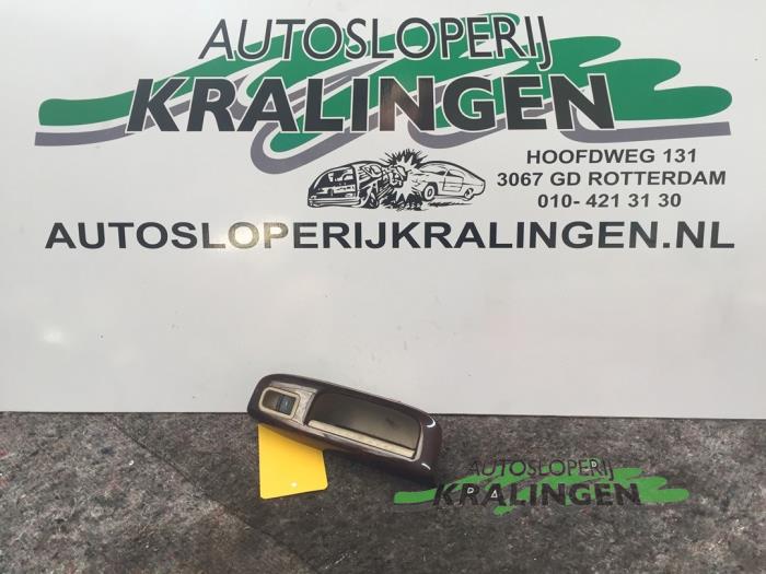 Usados Interruptor de ventanilla eléctrica Volkswagen Sharan (7M8/M9/M6) 2.0 TDI Precio € 25,00 Norma de margen ofrecido por Autosloperij Kralingen B.V.