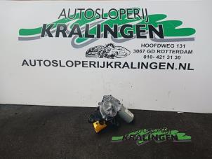 Usados Motor de limpiaparabrisas detrás Renault Clio IV (5R) 1.2 TCE 16V GT EDC Precio € 50,00 Norma de margen ofrecido por Autosloperij Kralingen B.V.