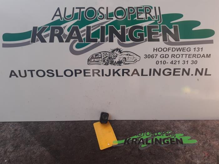 Usados Interruptor de retrovisor Chevrolet Kalos (SF69) 1.4 16V Precio € 19,99 Norma de margen ofrecido por Autosloperij Kralingen B.V.