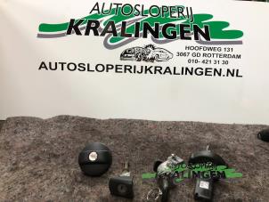 Używane Zestaw zamków Citroen C4 Berline (LC) 1.6 16V Cena € 100,00 Procedura marży oferowane przez Autosloperij Kralingen B.V.