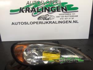 Usagé Phare droit Nissan Primera (P11) 2.0 16V Prix € 50,00 Règlement à la marge proposé par Autosloperij Kralingen B.V.