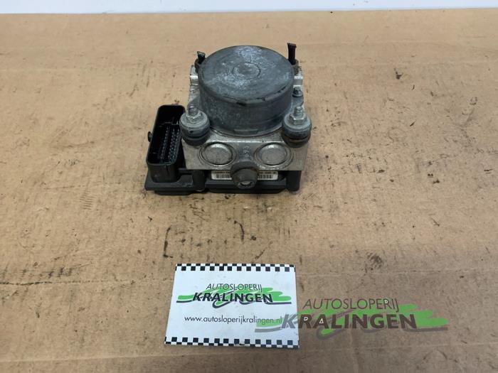 Usagé Bloc ABS Fiat Grande Punto (199) 1.2 Prix € 14,98 Règlement à la marge proposé par Autosloperij Kralingen B.V.