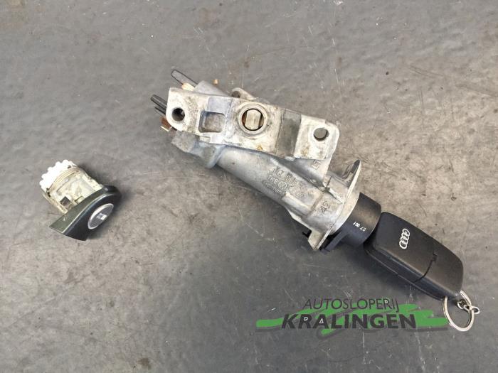 Ignition lock + key from a Audi A2 (8Z0) 1.4 16V 2002