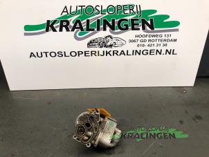 Używane Obudowa filtra oleju BMW 5 serie (E60) 520i 16V Corporate Lease Cena € 100,00 Procedura marży oferowane przez Autosloperij Kralingen B.V.