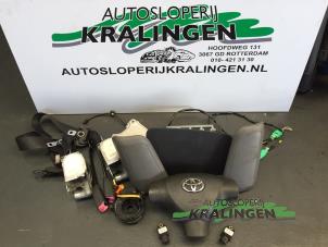 Usados Juego de airbags Toyota Aygo (B10) 1.0 12V VVT-i Precio € 300,00 Norma de margen ofrecido por Autosloperij Kralingen B.V.
