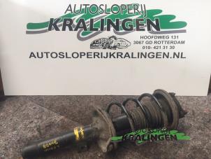 Używane Amortyzator wstrzasów lewy przód Ford Focus 1 1.4 16V Cena € 50,00 Procedura marży oferowane przez Autosloperij Kralingen B.V.