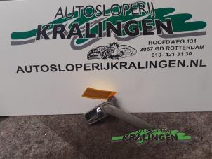 Gebrauchte Handgriff Volkswagen Lupo (6X1) 1.0 MPi 50 Preis € 25,00 Margenregelung angeboten von Autosloperij Kralingen B.V.
