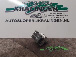 Usagé Bloc ABS Ford Focus 2 1.6 16V Prix € 50,00 Règlement à la marge proposé par Autosloperij Kralingen B.V.