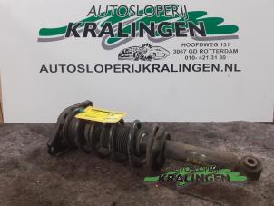 Używane Stopa amortyzatora lewy tyl Nissan Almera (N16) 1.8 16V Cena € 40,00 Procedura marży oferowane przez Autosloperij Kralingen B.V.
