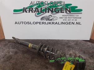 Używane Stopa amortyzatora lewy tyl Ford Fiesta 4 1.25 16V Cena € 25,00 Procedura marży oferowane przez Autosloperij Kralingen B.V.