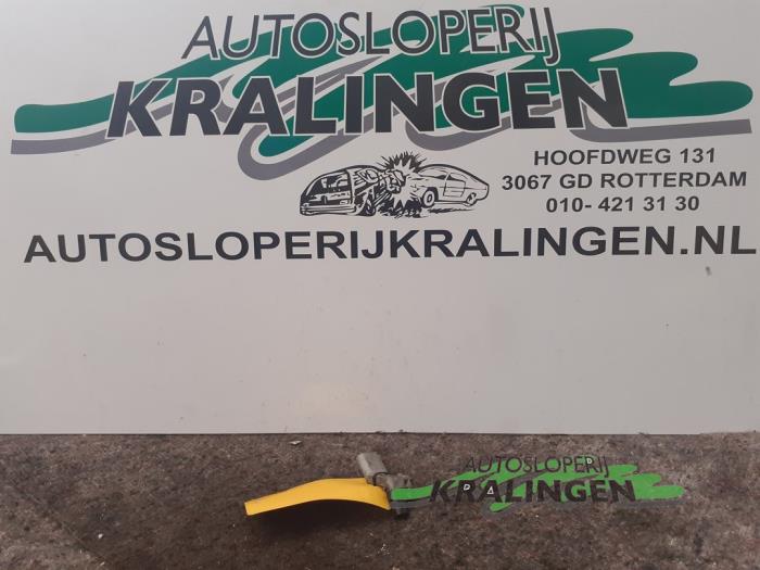Begagnade Vevaxelsensor Volkswagen Golf V (1K1) 1.6 FSI 16V Pris € 25,00 Marginaltabell erbjuds av Autosloperij Kralingen B.V.