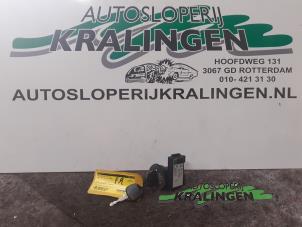 Usados Cerradura de contacto y llave Opel Agila (A) 1.0 12V Twin Port Precio € 50,00 Norma de margen ofrecido por Autosloperij Kralingen B.V.
