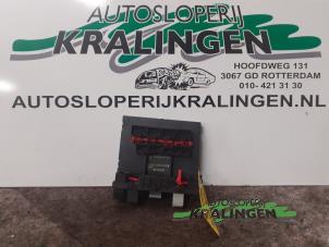 Używane Skrzynka bezpieczników Volkswagen Golf V (1K1) 1.6 FSI 16V Cena € 100,00 Procedura marży oferowane przez Autosloperij Kralingen B.V.