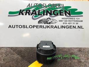 Usagé Moteur de ventilation chauffage Volvo V50 (MW) 2.0 D 16V Prix € 75,00 Règlement à la marge proposé par Autosloperij Kralingen B.V.