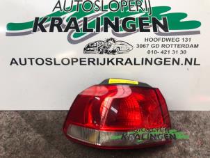 Używane Tylne swiatlo pozycyjne lewe Volkswagen Golf VI (5K1) 2.0 GTI 16V Cena € 50,00 Procedura marży oferowane przez Autosloperij Kralingen B.V.