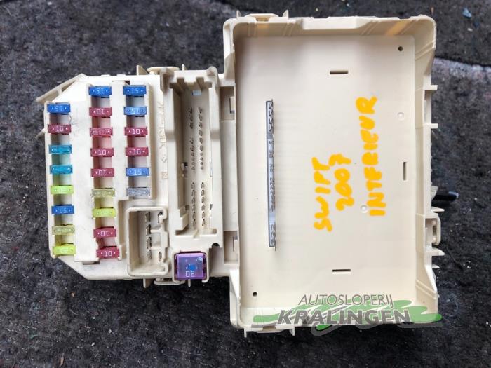 Fuse box Suzuki Swift 1.3 VVT 16V 020100 DENSO