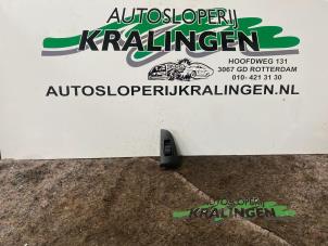Begagnade Brytare, eldrivna fönster Toyota Avensis Wagon (T25/B1E) 2.0 16V VVT-i D4 Pris € 19,99 Marginaltabell erbjuds av Autosloperij Kralingen B.V.