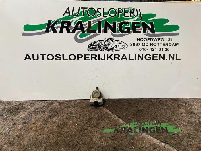Begagnade Styrvinkelsensor Toyota Avensis Wagon (T25/B1E) 2.0 16V VVT-i D4 Pris € 50,00 Marginaltabell erbjuds av Autosloperij Kralingen B.V.