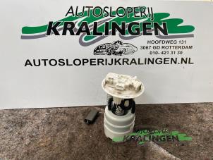 Używane Pompa benzynowa Renault Clio III (BR/CR) 1.2 16V TCe 100 Cena € 50,00 Procedura marży oferowane przez Autosloperij Kralingen B.V.