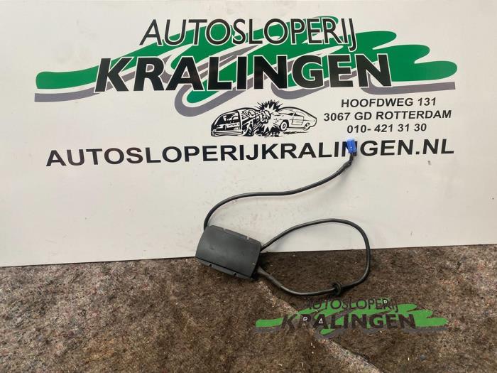 Używane Modul USB Renault Clio III (BR/CR) 1.2 16V TCe 100 Cena € 50,00 Procedura marży oferowane przez Autosloperij Kralingen B.V.