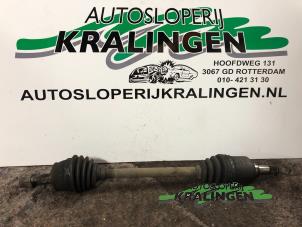 Usagé Arbre de transmission avant gauche Fiat Grande Punto (199) 1.4 16V Prix € 50,00 Règlement à la marge proposé par Autosloperij Kralingen B.V.