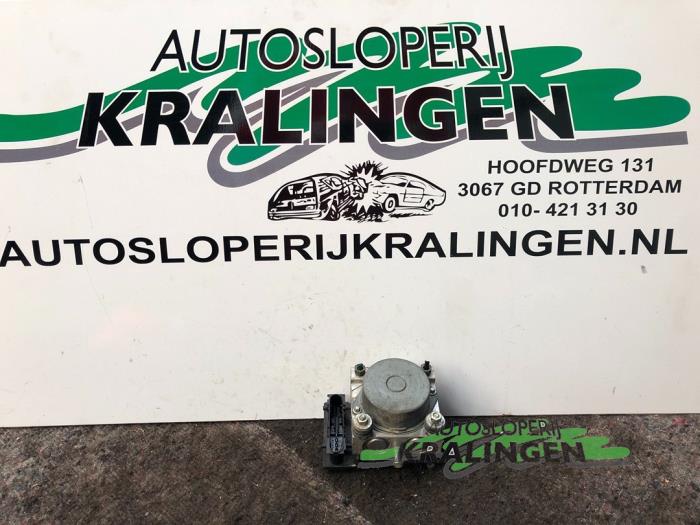 Begagnade ABS-pump Renault Clio III (BR/CR) 1.2 16V TCe 100 Pris € 19,98 Marginaltabell erbjuds av Autosloperij Kralingen B.V.