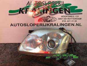 Used Headlight, left Toyota Avensis Wagon (T25/B1E) 2.0 16V VVT-i D4 Price € 49,99 Margin scheme offered by Autosloperij Kralingen B.V.