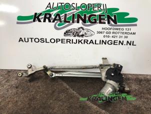 Used Front wiper motor Honda Civic (EP/EU) 1.4 16V Price € 100,00 Margin scheme offered by Autosloperij Kralingen B.V.