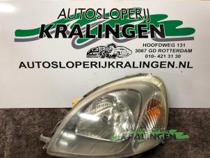 Used Headlight, left Toyota Yaris (P1) 1.0 16V VVT-i Price € 25,00 Margin scheme offered by Autosloperij Kralingen B.V.