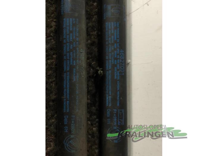 Set of gas struts for boot from a Fiat Panda (169) 1.2 Fire 2006