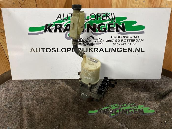 Begagnade Servostyrningspump Mazda 3 (BK12) 2.0i 16V Pris € 150,00 Marginaltabell erbjuds av Autosloperij Kralingen B.V.