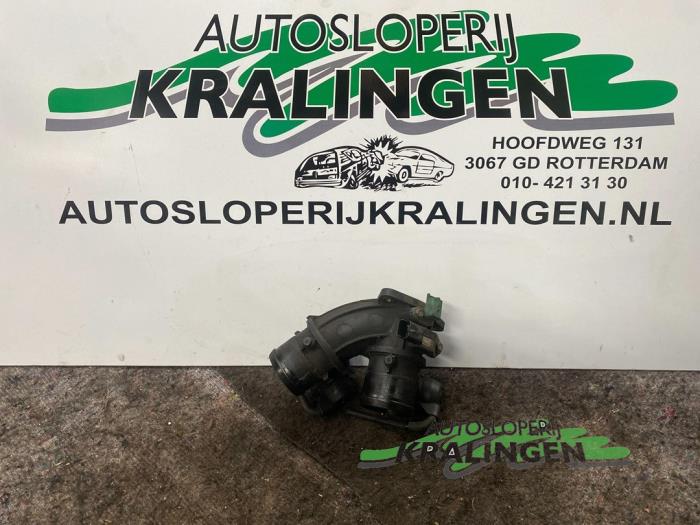 Usagé Boitier papillon Citroen C4 Coupé (LA) 2.0 HDi 16V Prix € 50,00 Règlement à la marge proposé par Autosloperij Kralingen B.V.