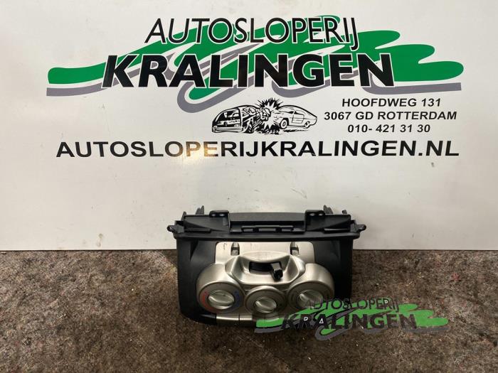 Begagnade Värmekontrollpanel Daihatsu Sirion 2 (M3) 1.3 16V DVVT Pris € 50,00 Marginaltabell erbjuds av Autosloperij Kralingen B.V.
