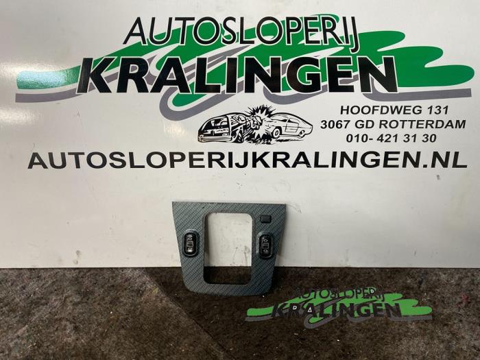 Usados Interruptor de ventanilla eléctrica Mercedes SLK (R170) 2.3 230 K 16V Precio € 40,00 Norma de margen ofrecido por Autosloperij Kralingen B.V.
