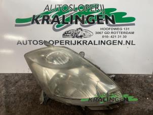 Usagé Phare droit Daihatsu Sirion 2 (M3) 1.3 16V DVVT Prix € 50,00 Règlement à la marge proposé par Autosloperij Kralingen B.V.