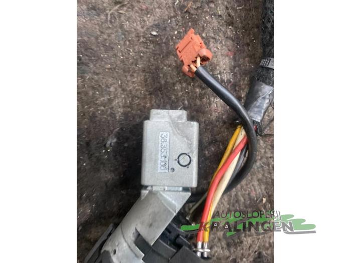 Ignition lock + key from a Peugeot 307 (3A/C/D) 2.0 HDi 90 2003