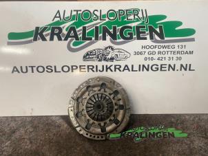 Usagé Kit embrayage (complet) Opel Astra H GTC (L08) 1.6 16V Twinport Prix € 50,00 Règlement à la marge proposé par Autosloperij Kralingen B.V.