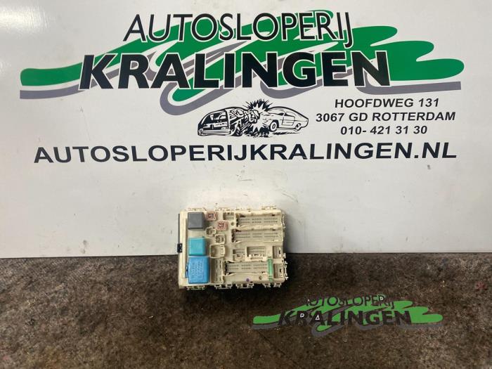 Begagnade Säkringsbox Toyota Yaris II (P9) 1.0 12V VVT-i Pris € 35,00 Marginaltabell erbjuds av Autosloperij Kralingen B.V.