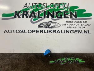 Used Alarm relay Kia Rio II (DE) 1.4 16V Price € 25,00 Margin scheme offered by Autosloperij Kralingen B.V.