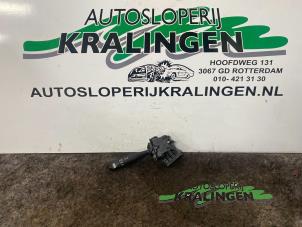 Usagé Commutateur feu clignotant Kia Rio II (DE) 1.4 16V Prix € 35,00 Règlement à la marge proposé par Autosloperij Kralingen B.V.