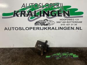 Usados Pinzas de freno izquierda detrás Kia Rio II (DE) 1.4 16V Precio € 50,00 Norma de margen ofrecido por Autosloperij Kralingen B.V.