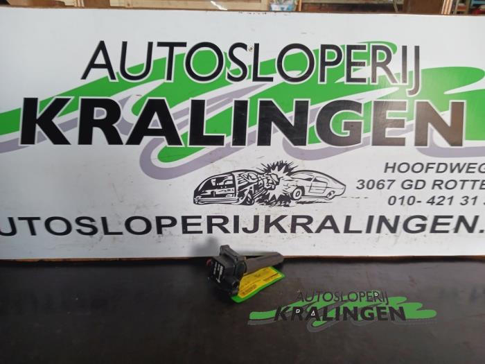 Usagé Broche bobine Mercedes CLK (C208) 2.0 200 16V Prix € 25,00 Règlement à la marge proposé par Autosloperij Kralingen B.V.
