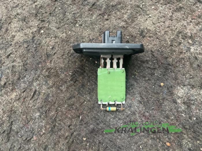 Heater resistor from a Toyota Corolla Wagon (E12) 1.4 D-4D 16V 2005